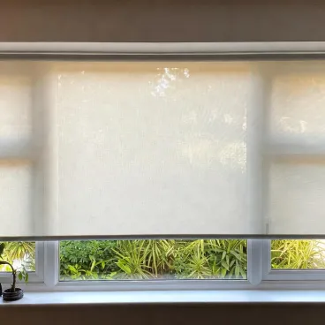 Jakie dekoracje okienne podkreślą widok z panoramicznych okien